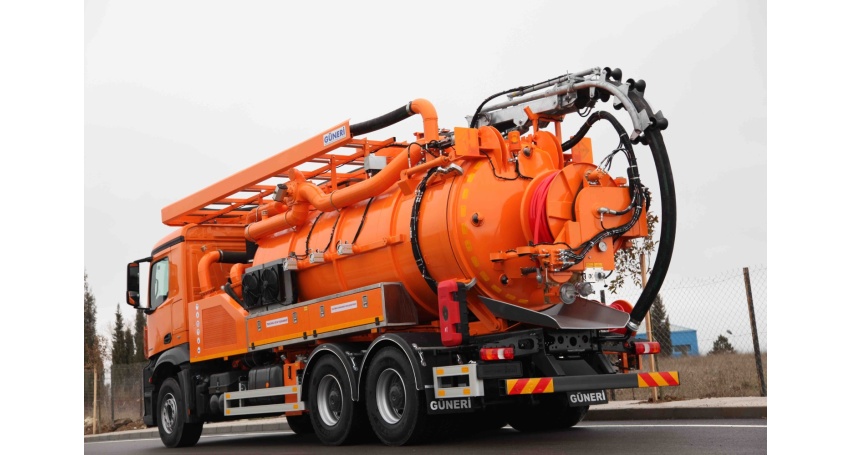 Combined Sewer Cleaning Vehicle